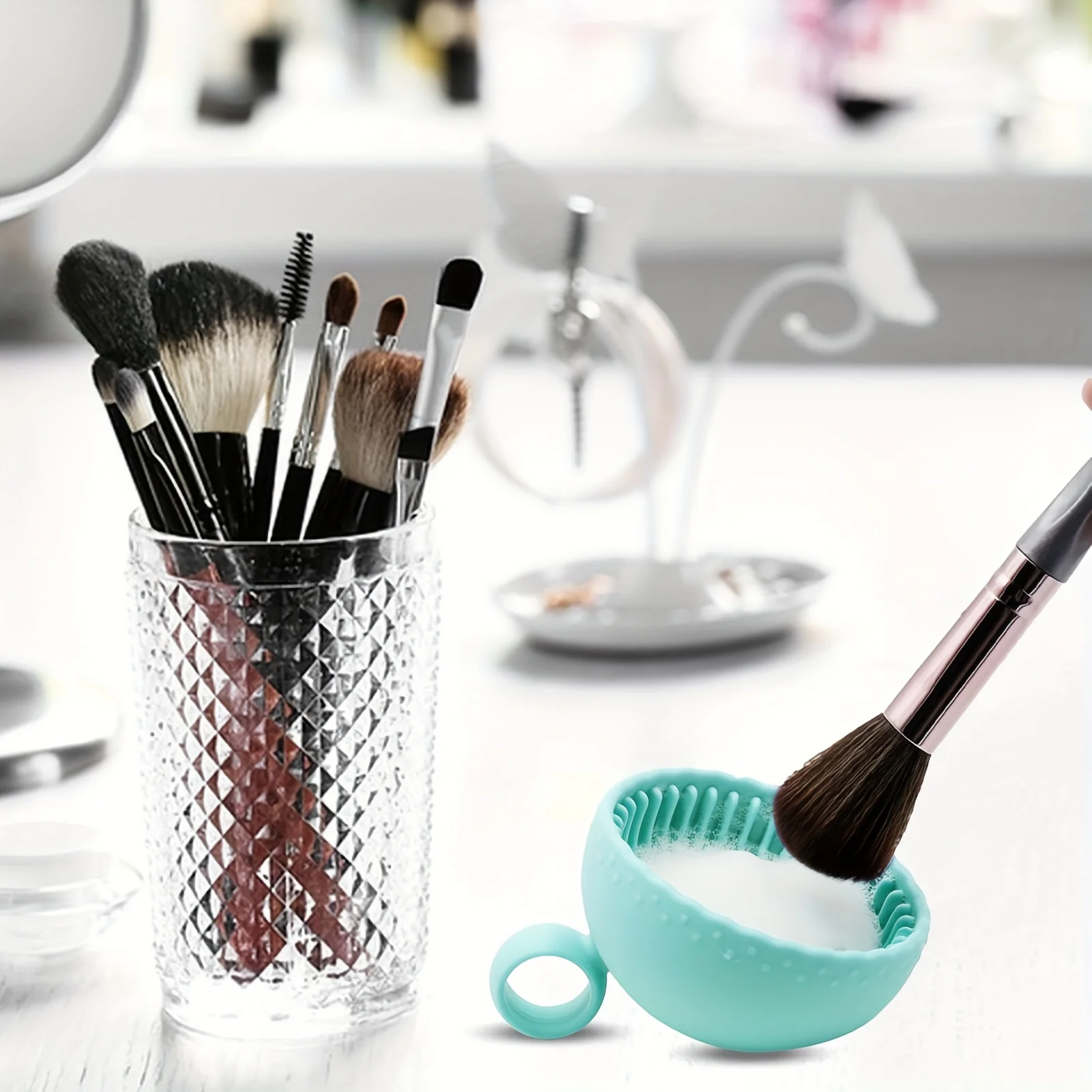 Uma almofada de limpeza de escova sem sabor com uma almofada de limpeza de escova, tigela de limpeza de escova de maquiagem de silicone para sobrancelha, blush, rosto