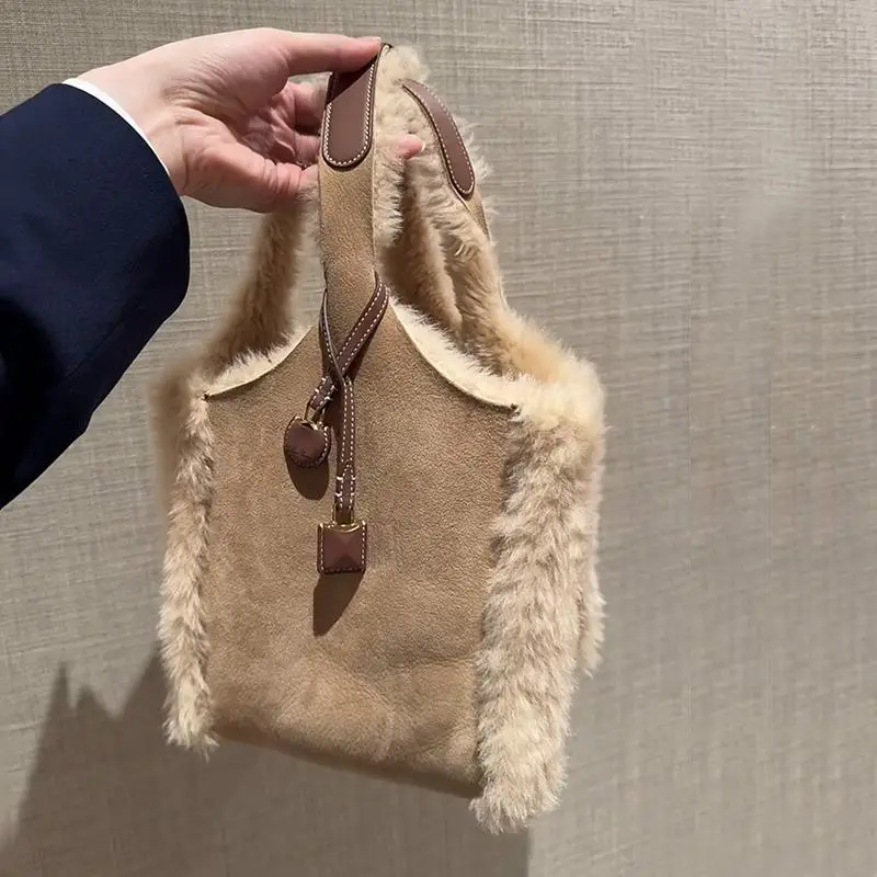 2025 Autumn And Winter New Plush Matte Suede Water Bucket Handbag Simple And Versatile Retro Style Fashionable Women Bag Trendy