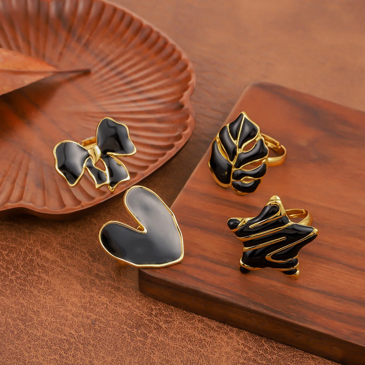 

Vintage stainless steel gold-plated oil drop ring with leaf five pointed star heart ring, women's jewelry gift