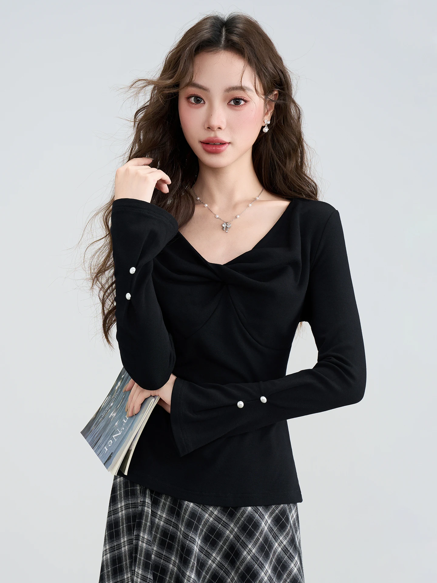 

Korean Style V-Neck Bell Sleeve Black Top Women's Spring New Fashion Atmosphere Sensation Bottom Shirt Soft Lace Long Sleeve