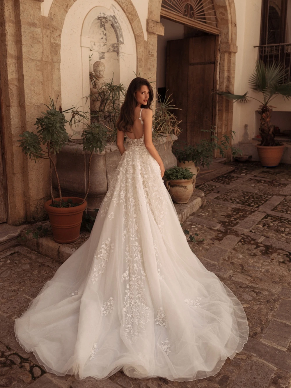 Magnifique robe de mariée perlée avec traîne détachable, avec des Appliques en dentelle de rêve, nouvelles robes personnalisées à fines bretelles pour mariée