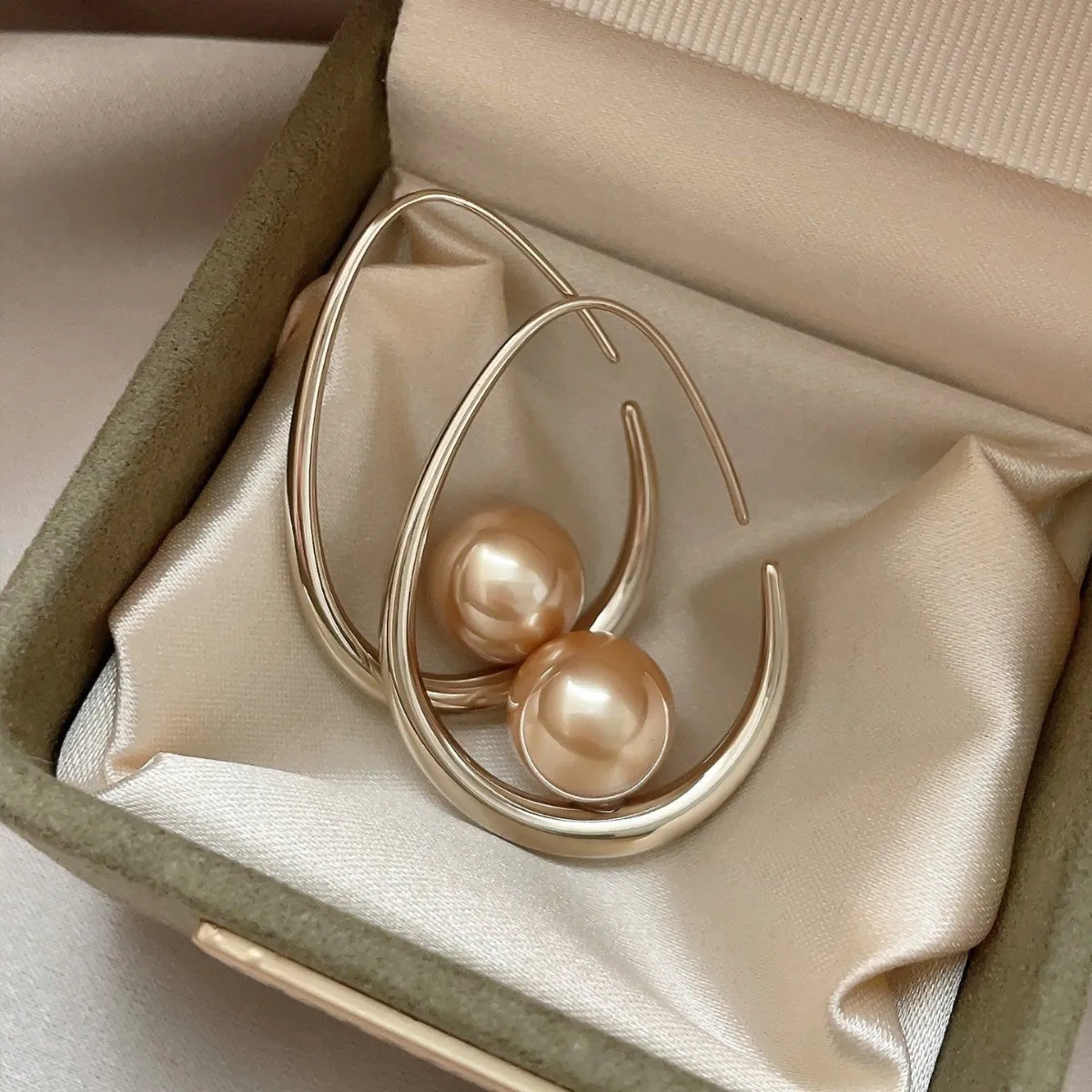 Trendy Casual Hollow Water Drop Champagne Color Pearl Earrings For Women Fashion Alloy Ears Accessories Jewelry Gift Daily Party