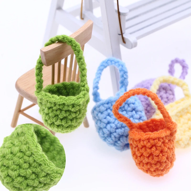 1:12 Dollhouse Miniature Woven Shoulder Bag Mini Knitting Wool Bag Crochet Braid Crossbody Bag Handbag Storage Bag DressUp Decor