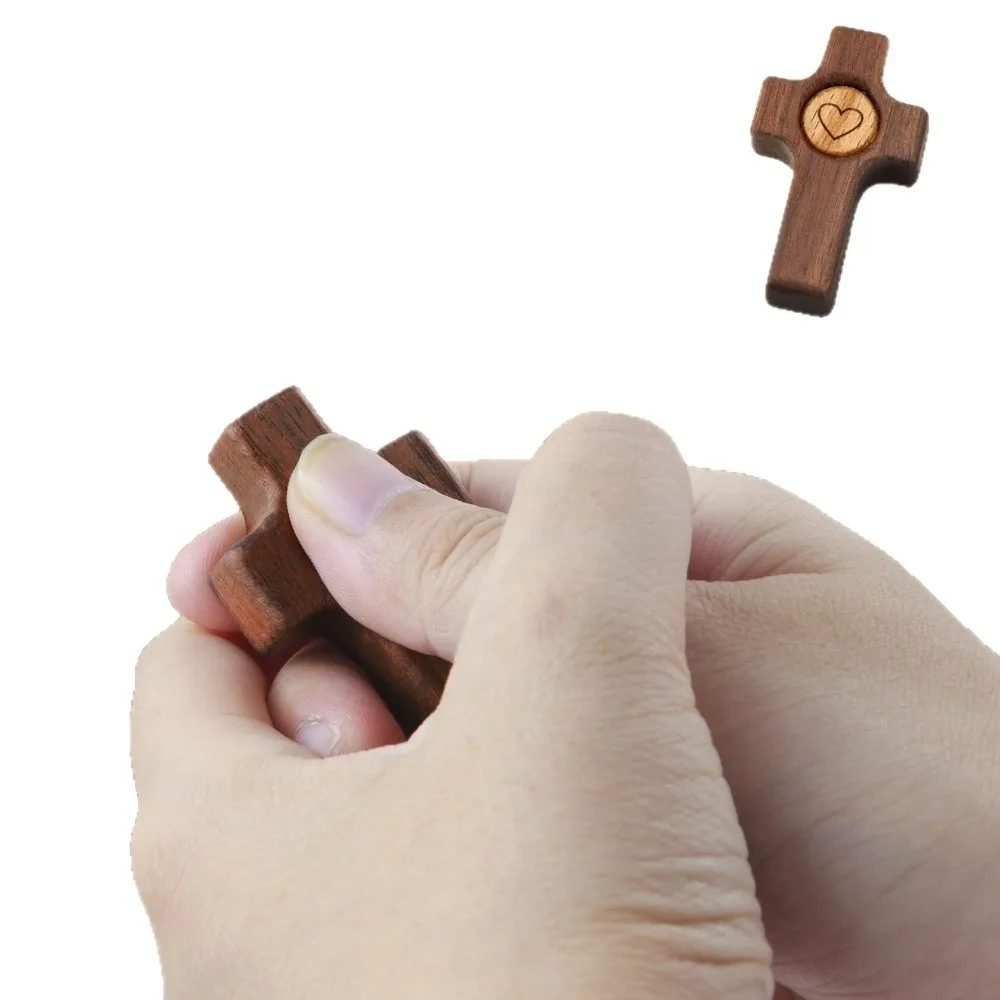 Walnut Wood Wooden Cross Spiritual Symbols Heart Pattern Handheld Crucifix Multi-functional Stress Relief Pocket Crosses