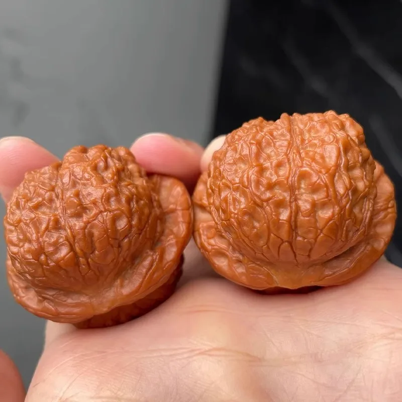 

Walnut Wenwan Blood Kirin High-end Boutique Handplate Play Antique Lion Head Men and Women Give Gifts