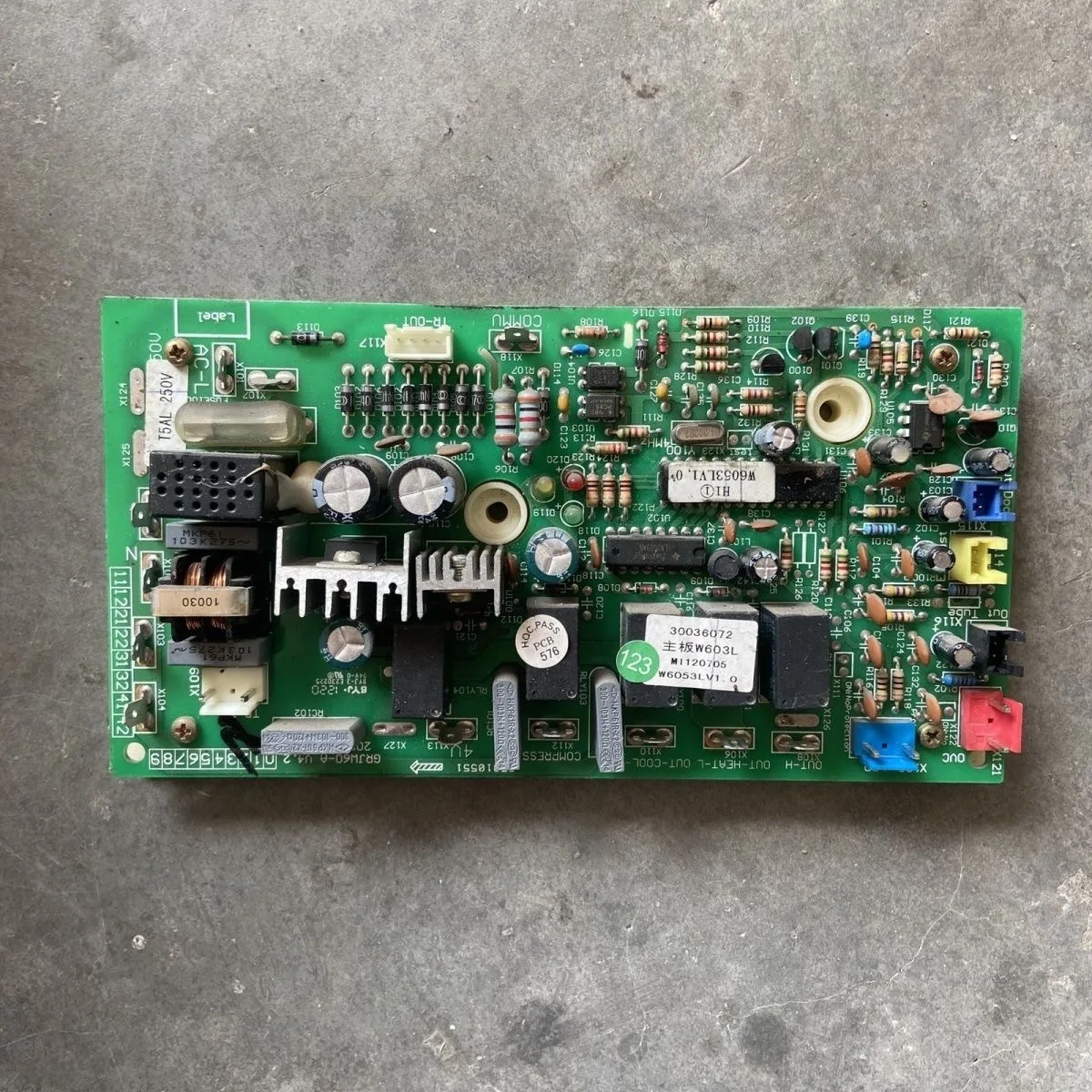 

Бывшая в употреблении материнская плата W603L 30036072 Φ V3.5