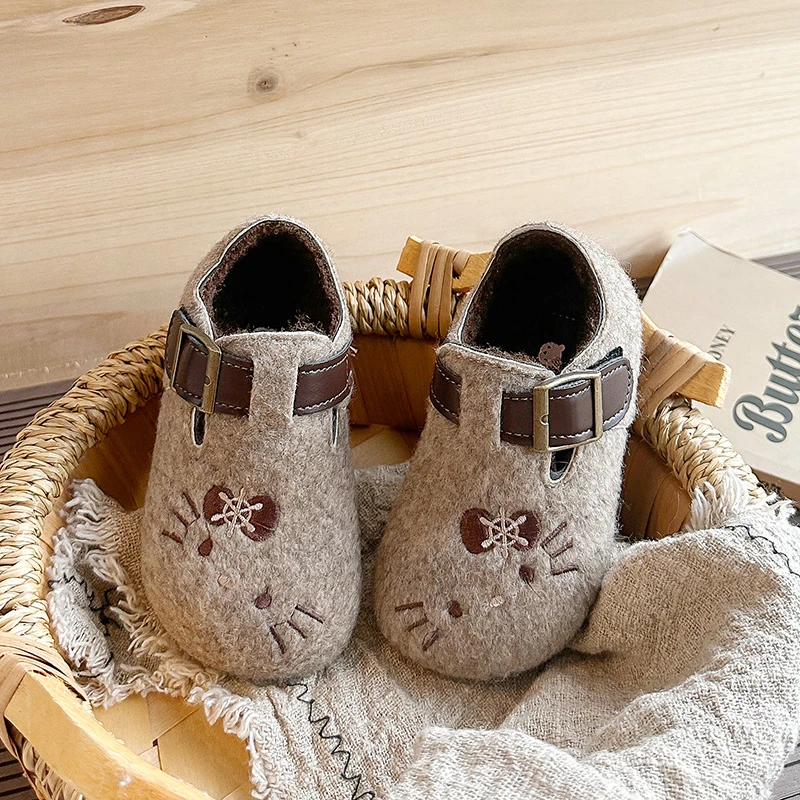 Unisex Toddler Sherpa‑Lined Winter Felt Shoes, Cute Cat Embroidery T‑Strap Antique‑Metal Buckle Soft Flat Kids Shoes