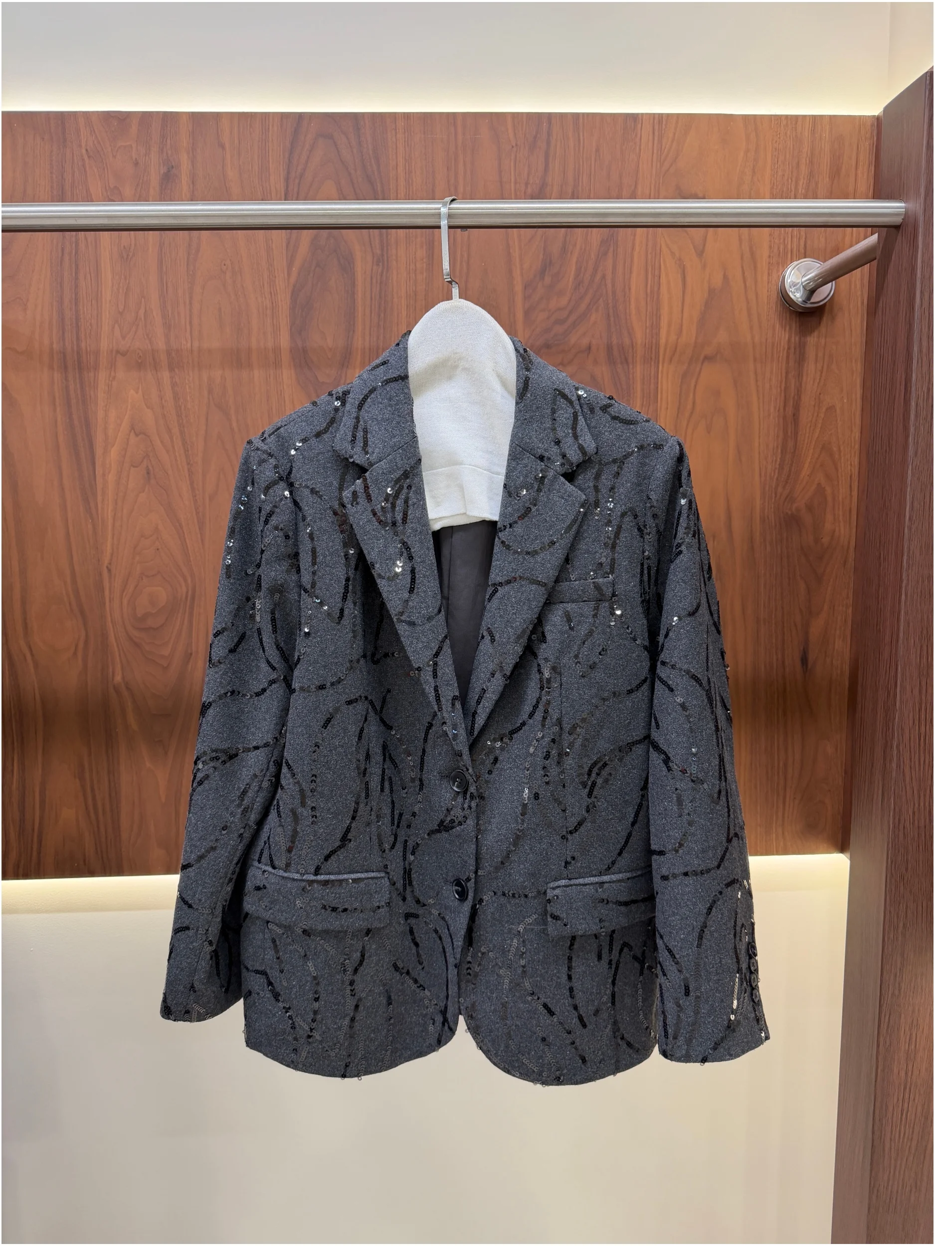 2026Women's Autumn Sequin-Embroidered Single-Breasted Long-Sleeve Blazer