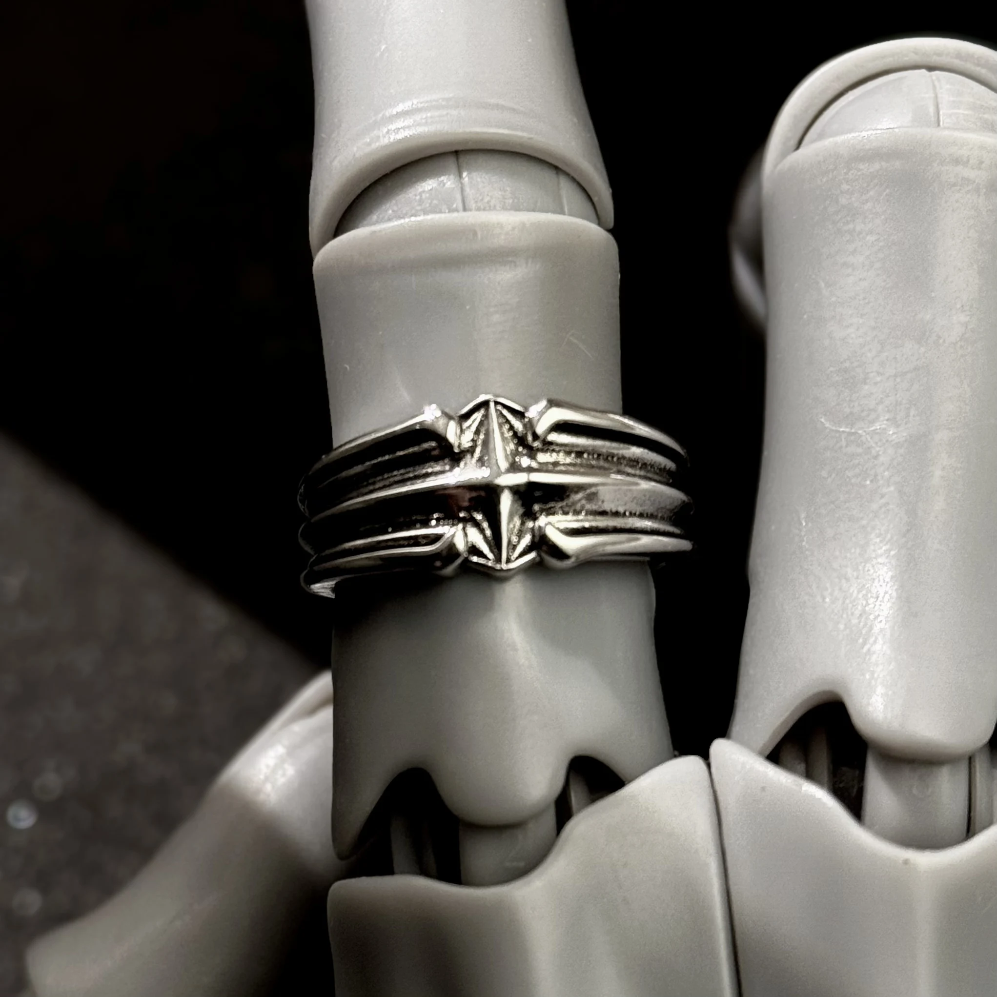 Retro „Astral“ Stern-Ring, verstellbar, offener Ring für Herren, versilbertes Messing, Punk, Gothic, edgy Schmuck, trendige Accessoires, Unisex-Geschenk – Detail 9