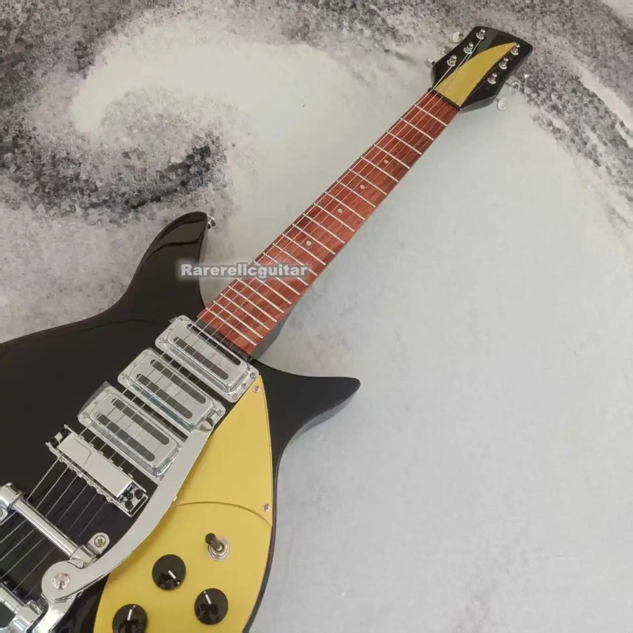 High Quality Black 325 6-String Electric Guitar with Gold Sparkle Pickguard, Bigsby Tremolo Bridge & 527mm Short Scale Length view 3