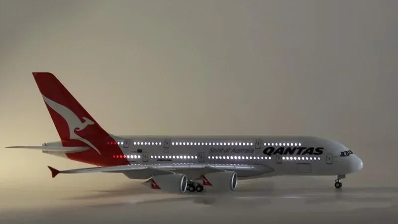 1/200 Scale 36.5CM Airplane 380 A380 QANTAS Airline Model W Light