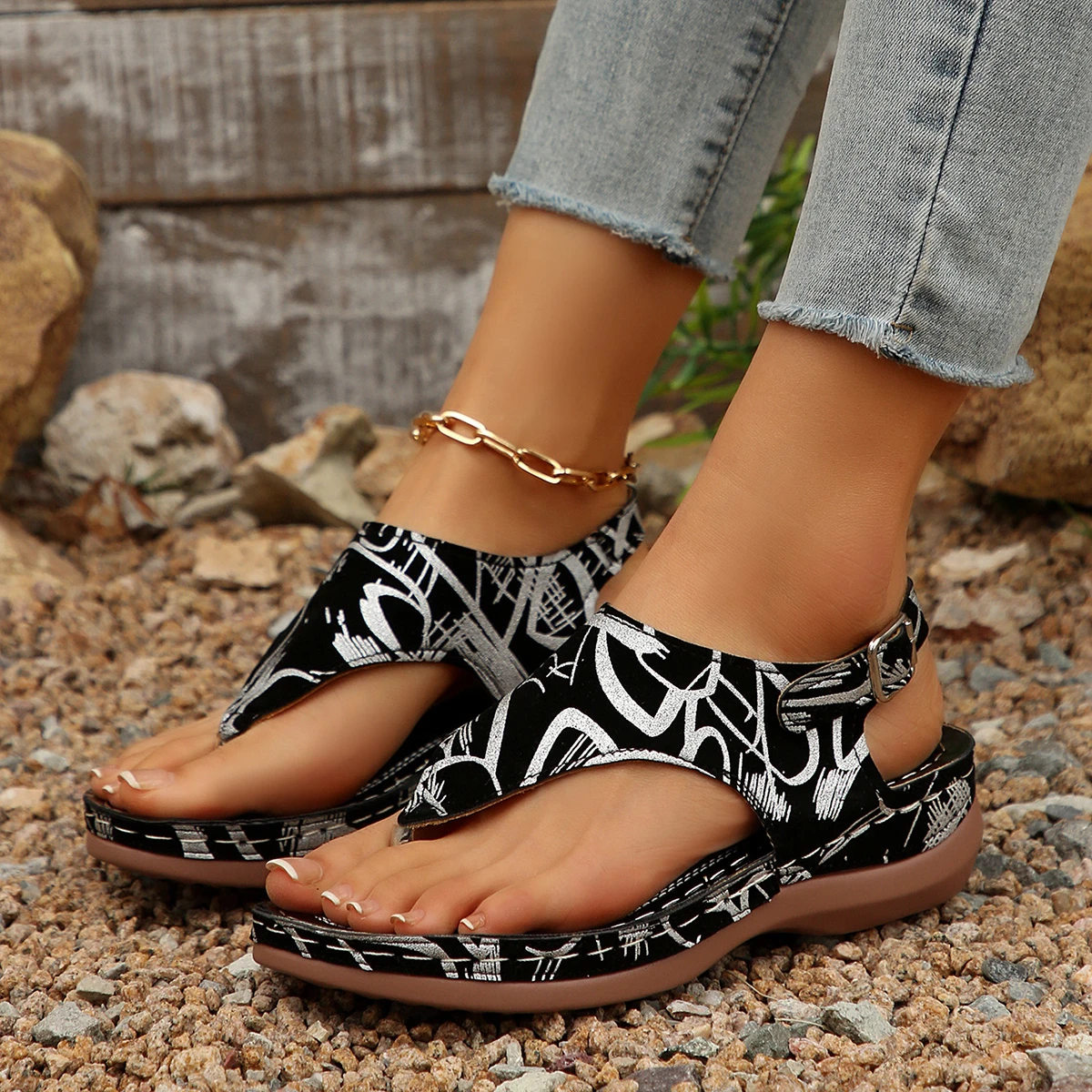 

2026 Women Stylish Flip-Flops Comfortable Soft Anti-Slip Soft-soled for Beach Slipper Summer Casual Wear Shoes