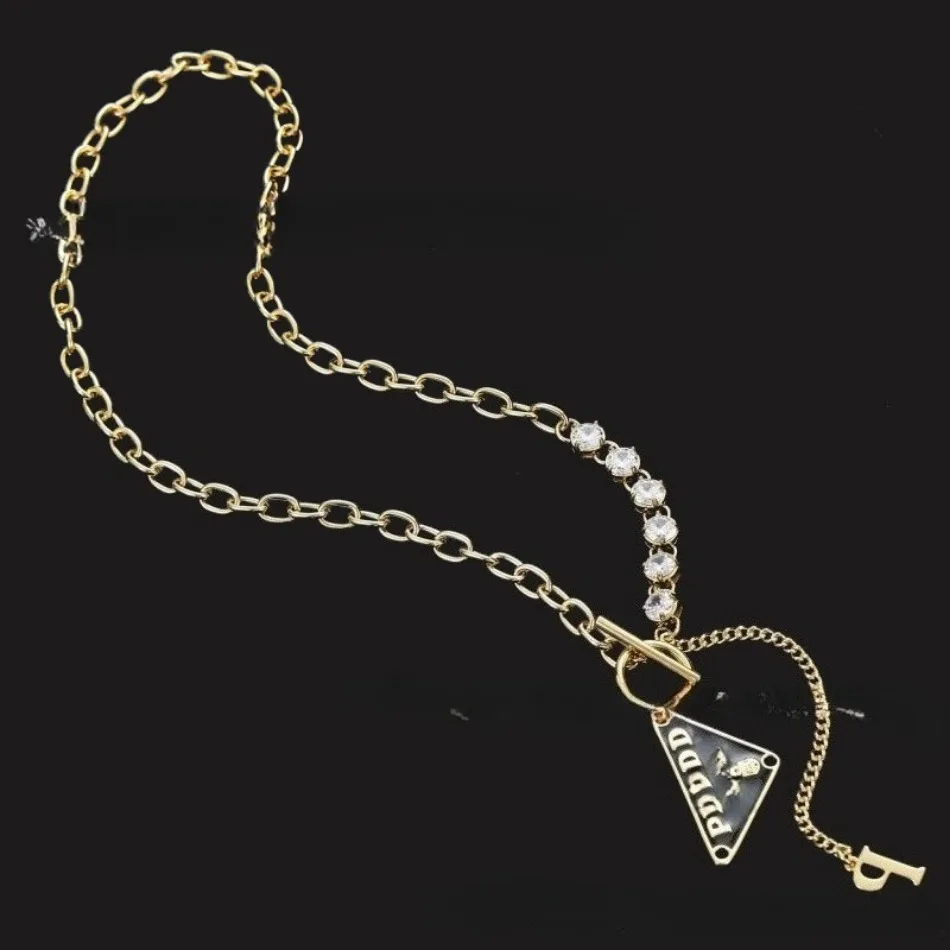 Cadena de collar triangular: vintage euroamericano, accesorio versátil elegante de moda para ella