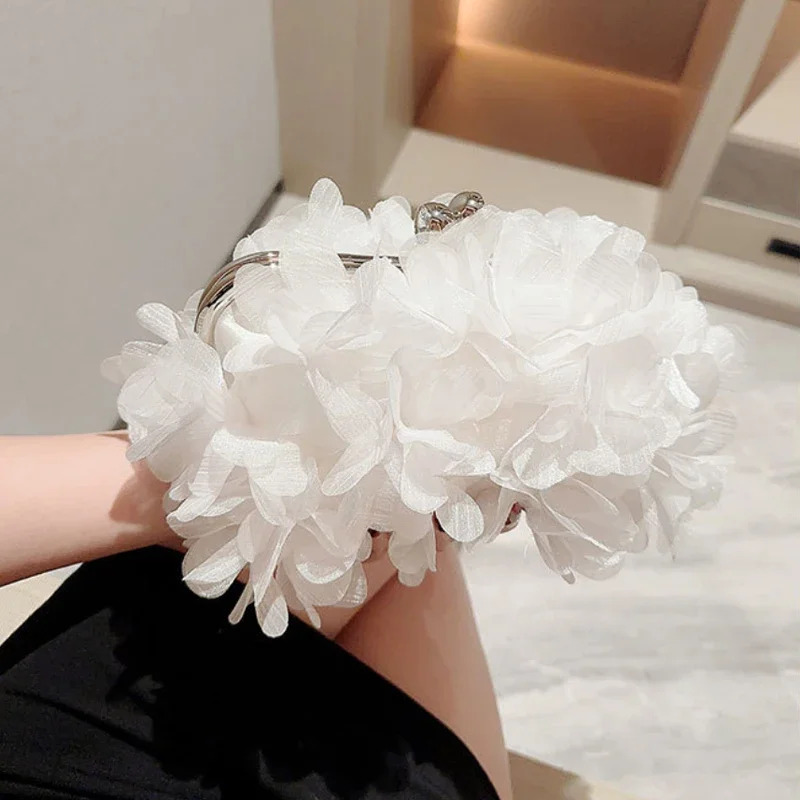 White Petal Fairy Evening Bags Wedding Party Small Clutches For Women Fashion Silver Color Chain Handbag Banquet Ladies Tote bag