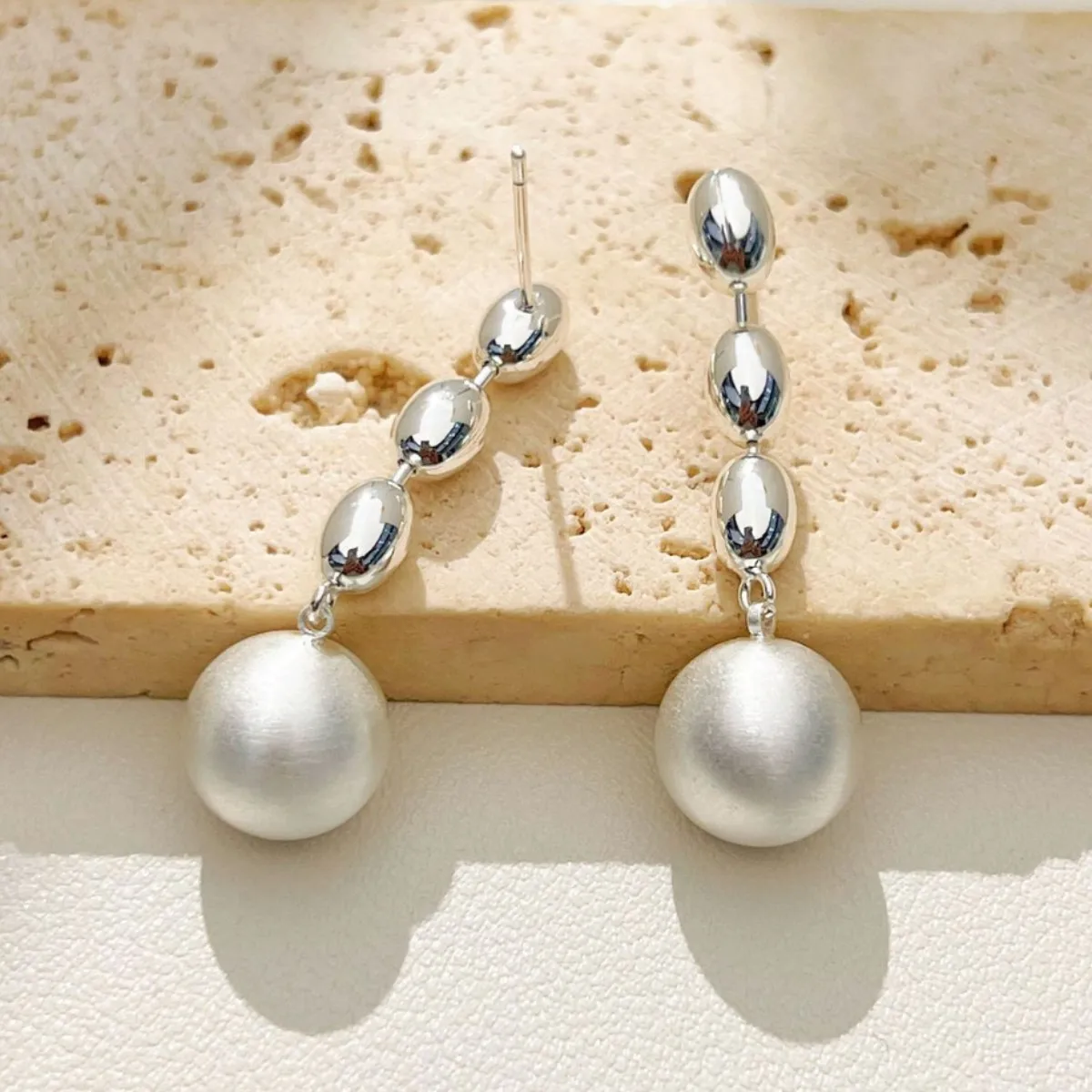Simple high-end metal brushed earrings round earrings women's fashion commuter earrings