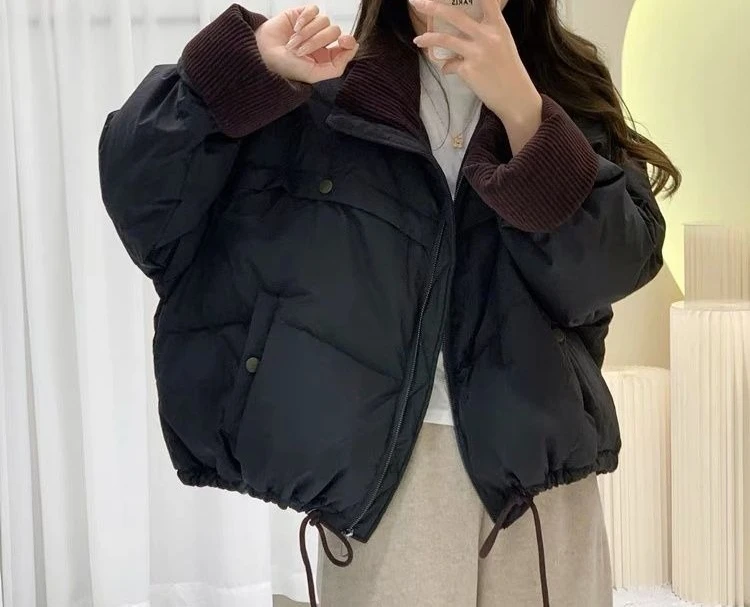 Chaqueta corta de plumón con cuello levantado y franjas de diferente color para mujer en invierno 2025, nueva chaqueta de pan cálida gruesa y suelta