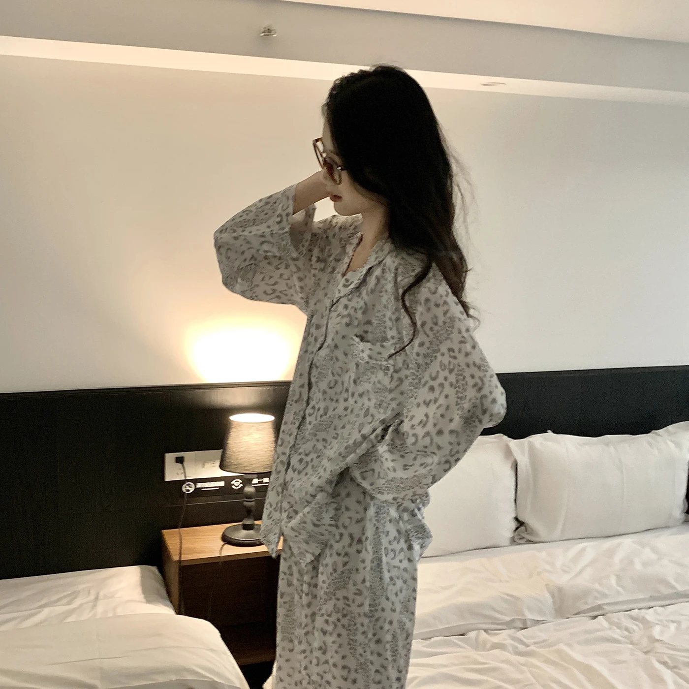 

Pajama Sets Anime Women Fashion Chiffon Colorful Print Bedtime Relaxing Sleep Set Double Layer V Neck Sleeveless Cropped Pants