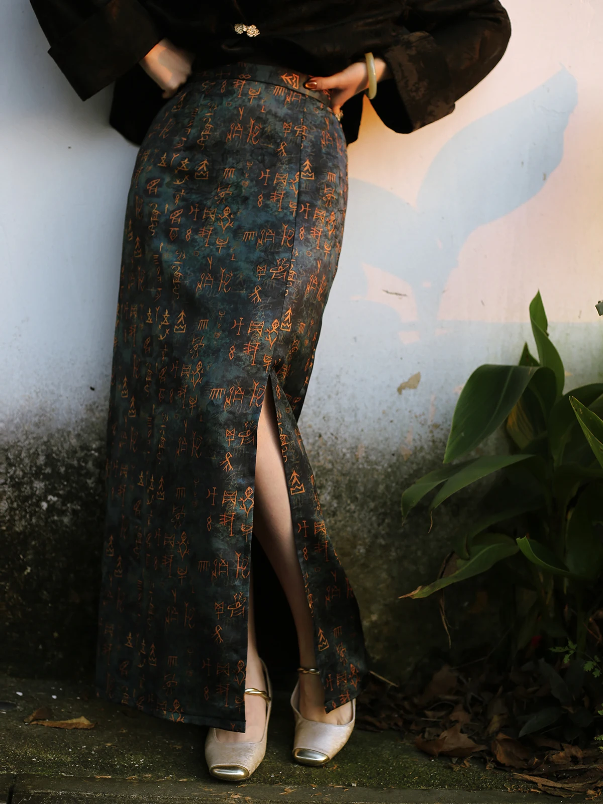 

Новая китайская юбка большого размера А-силуэта с разрезом, высокой талией, из полиэстера, с цветочной вышивкой, облегающая, с завышенной талией