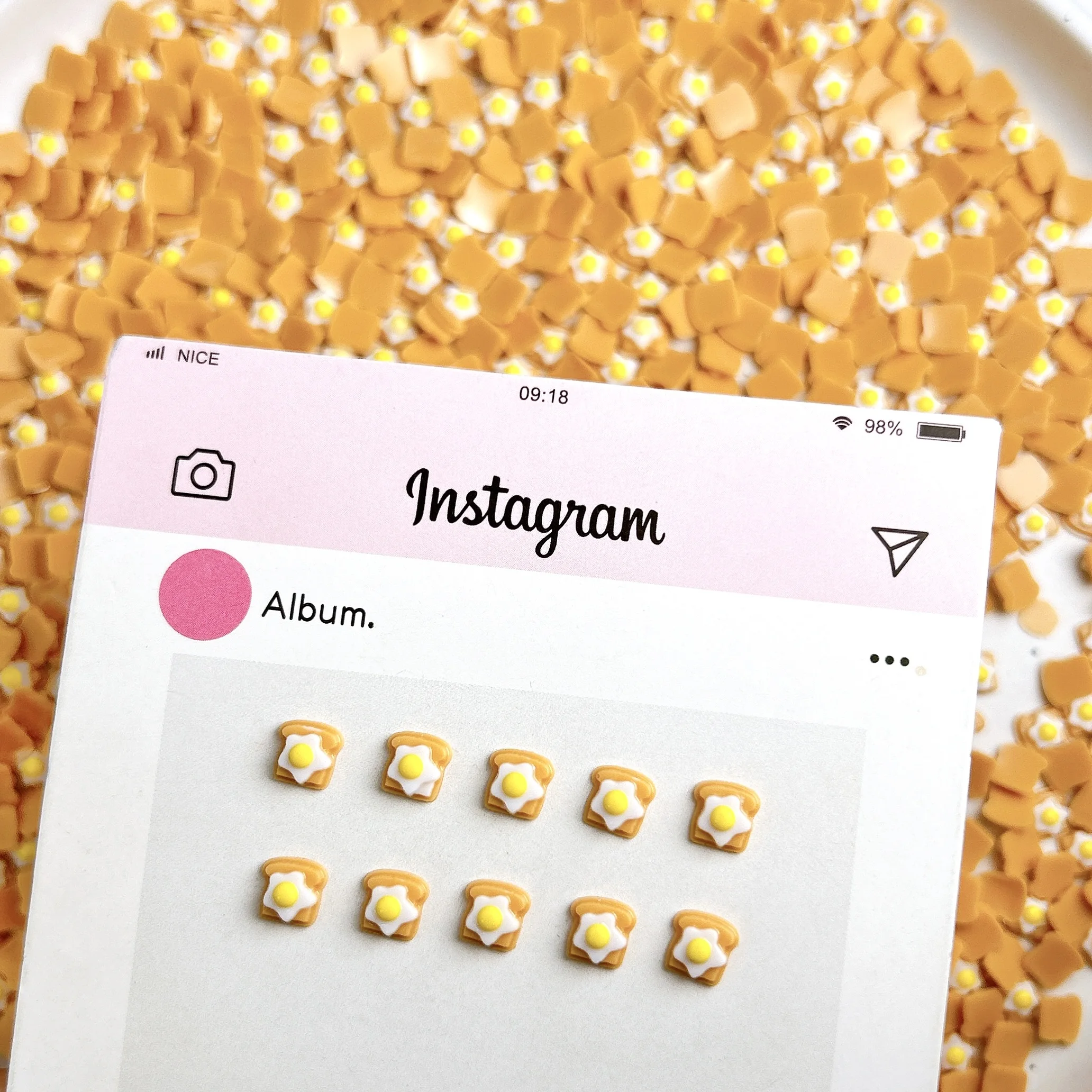 30個入り 3D 革新的で可愛いパン型レジンネイルチャーム、創造的な発光シミュレート目玉焼きトーストネイルアートデコレーション、DIYネイル用