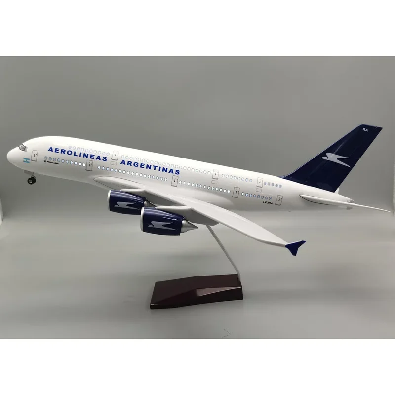 1/160 Scale Aircraft Model A380 Argentine Airlines with Lights and Wheels Simulation Static Souvenir Hobby Collection Airplane