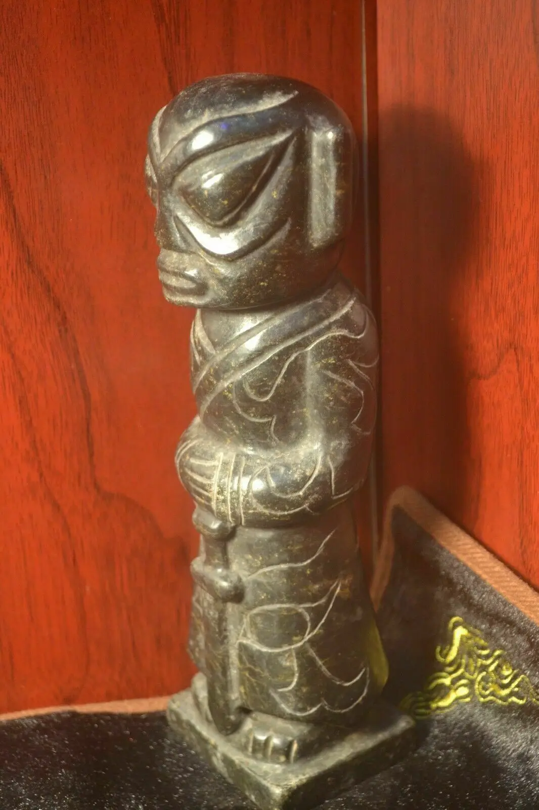 Neolithic Sanxingdui Culture Jade Human Holding Dagger Statue Totem Carving FRZZ Timestown 20201128A