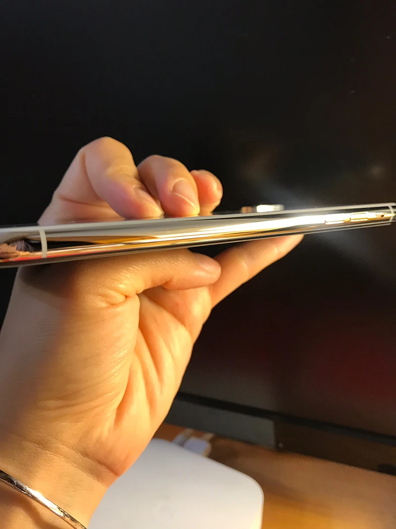 La pasta lucidante per telaio del telefono cellulare MILE può rimuovere piccoli graffi sulla cornice argentata dell'iPhone X Xs Max e ripara la bellezza