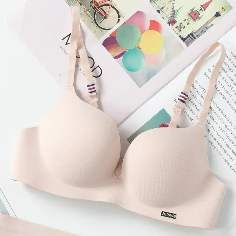 One Piece Sexy Seamless Small Chest Special Gathering Underwear Women\'s Thick Cup Non Steel Ring Girl Adjustable Bra