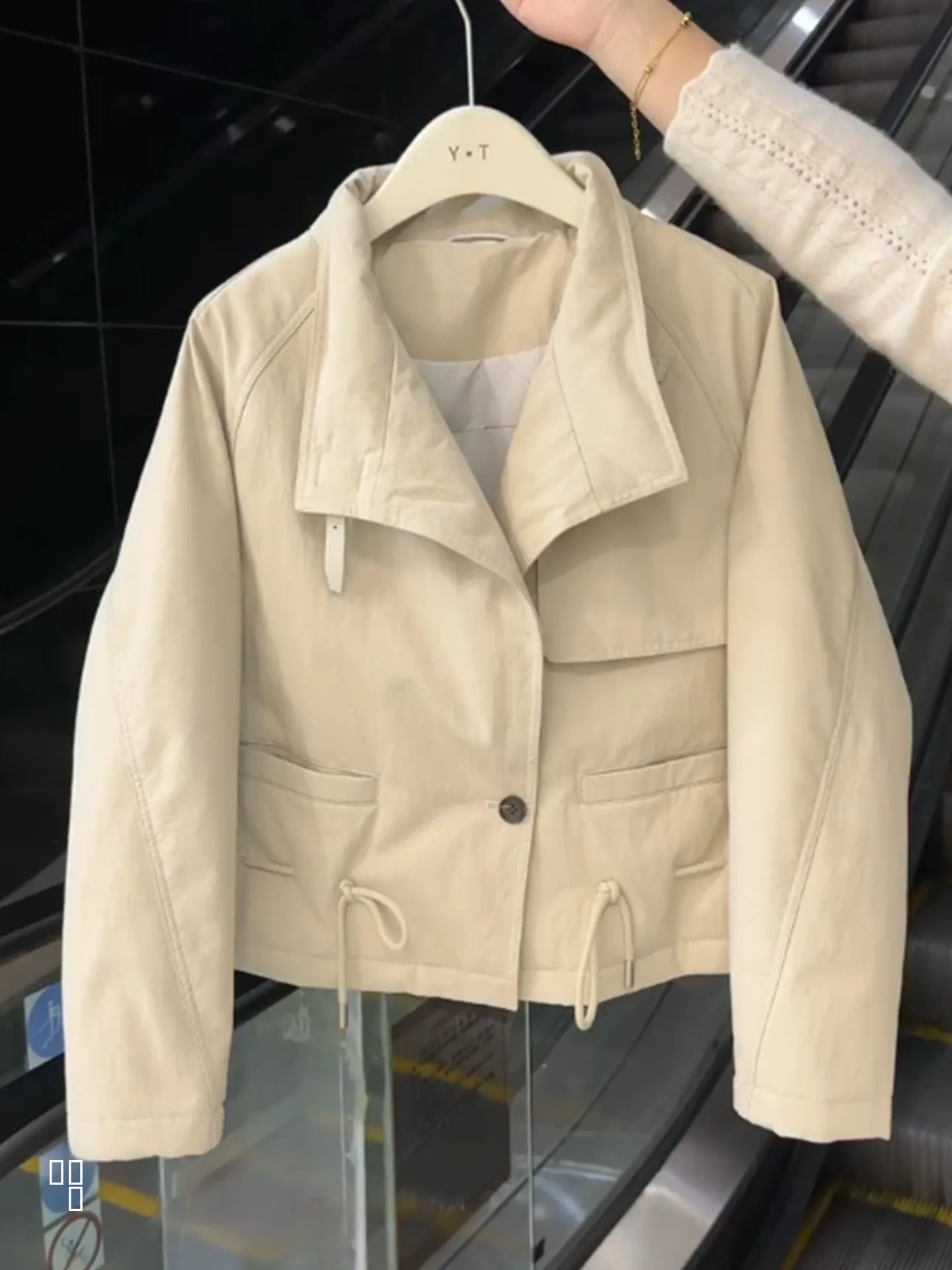 

mat Sle Thiened Stand Collar down Jaet Women's Winter New Design Versatile Warm Outerwear in Beige Color