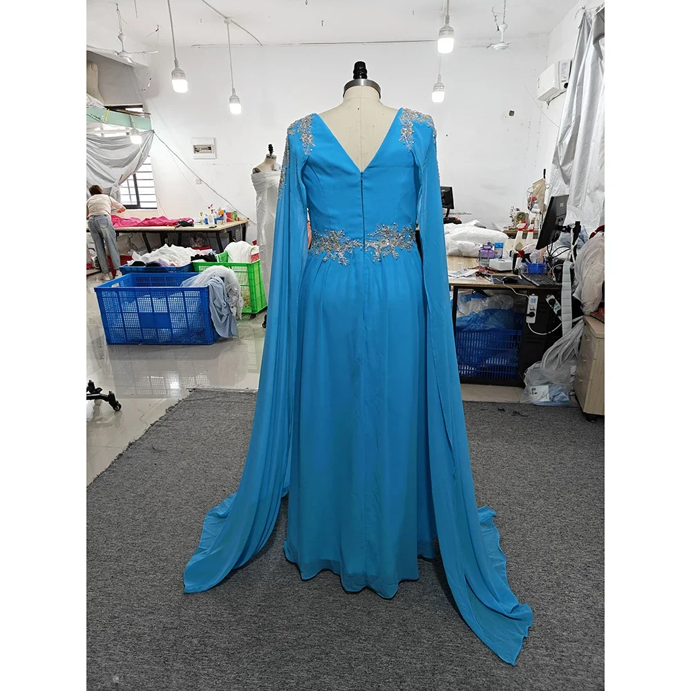 Maßgeschneiderte elegante blaue Kleider für die Brautmutter mit Umhang, V-Ausschnitt, Hochzeitsgastkleid, lange Abendkleider mit Perlenapplikationen