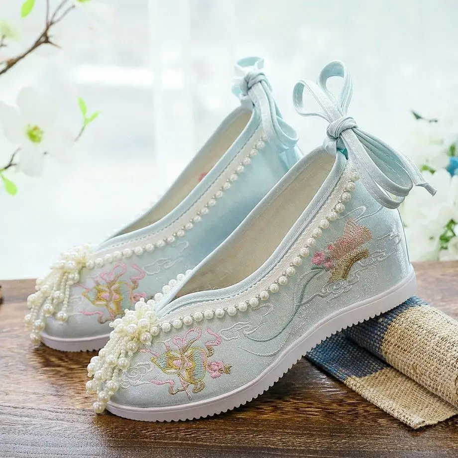 Ancient Hanfu Loafers Chinese Style Cheongsam Shoes Tea Master Women Round Toe Embroidery Wedge Heel Old Beijing Cloth Shoes