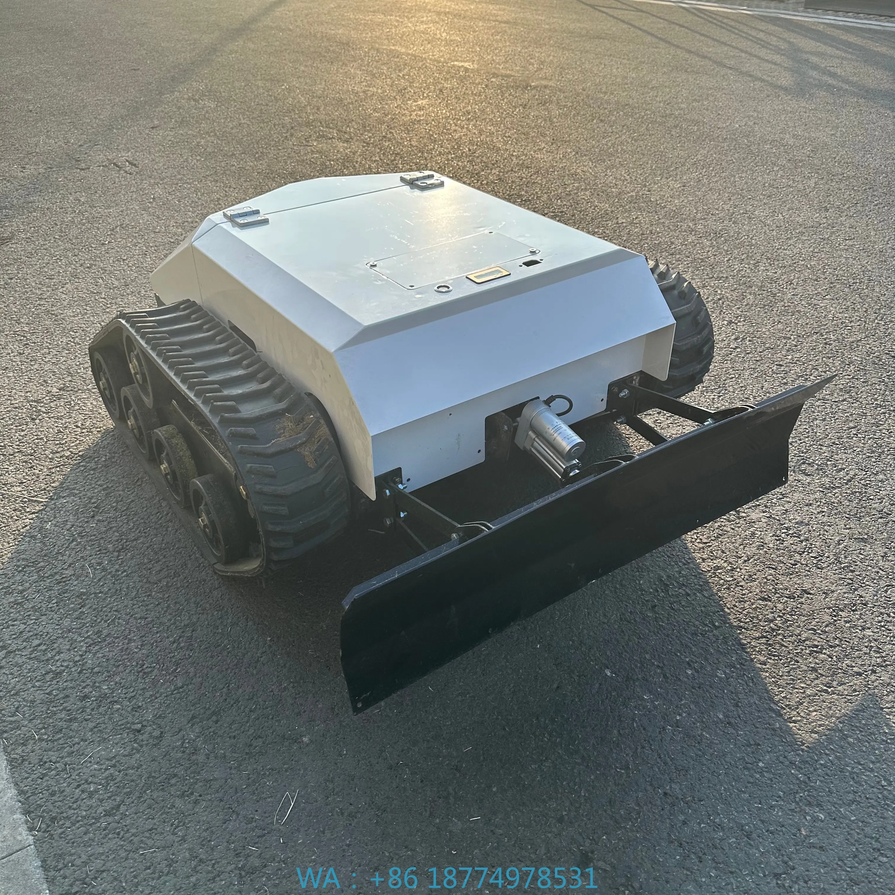 

Propelled Grass Cutting Machine Remote Electric Lawn MowerCartiwell Industrial Robotic Lawnmower with GPS Control Self-