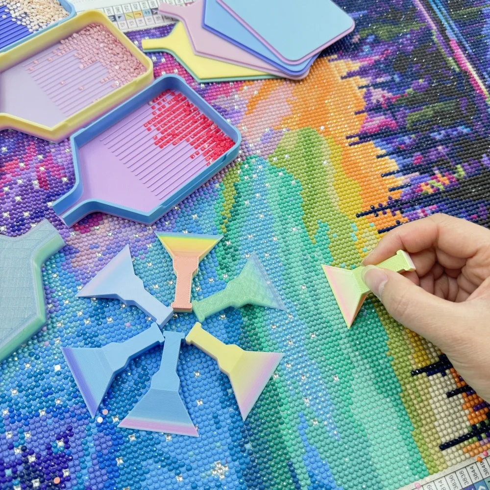 New Large Diamond Painting Tray Storage Box With Y-Shaped Corrector, Suitable For 5d Diamond Painting Accessories And Tools. view 3