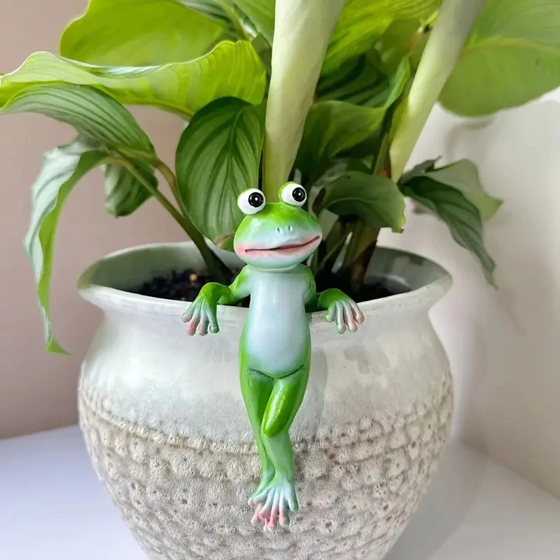かわいい登山カエルの置物植木鉢ハガー樹脂ぶら下げカエルの彫刻屋外像植木鉢の装飾パティオの装飾品