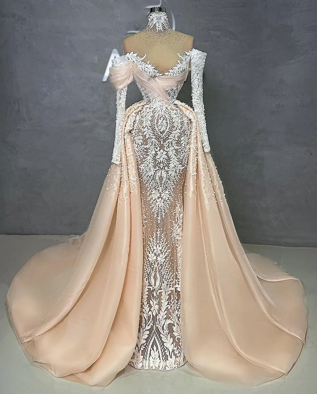 Elegant Evening Dresses Long Sleeves V Neck Halter Sequins Beaded Appliques Pearl Lace Detachable Train Prom Dresses Custom Made