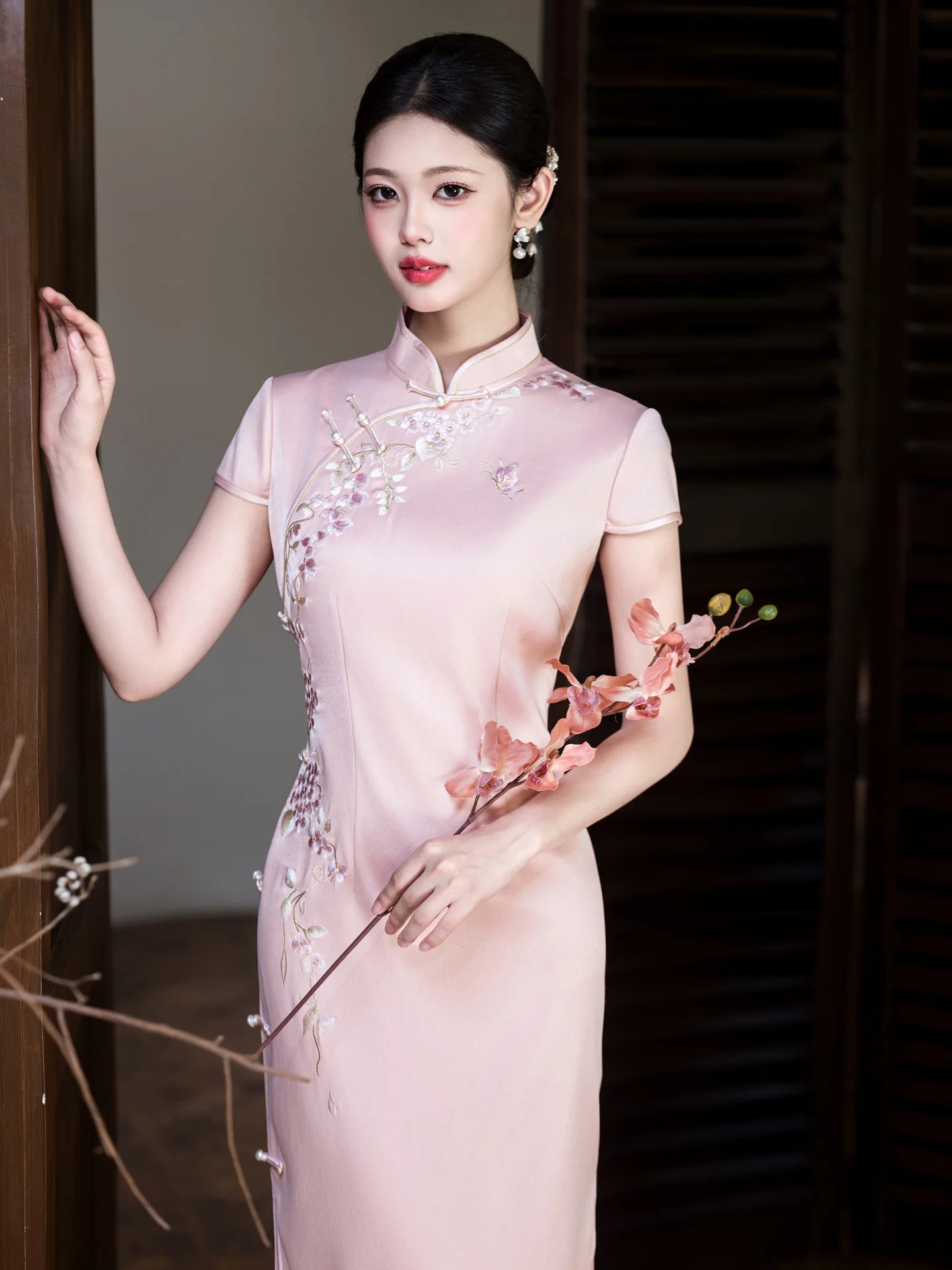 

Элегантное китайское длинное платье-ципао для свадьбы, розовое, в национальном стиле, для помолвки, дышащее, с коротким рукавом, длинная юбка