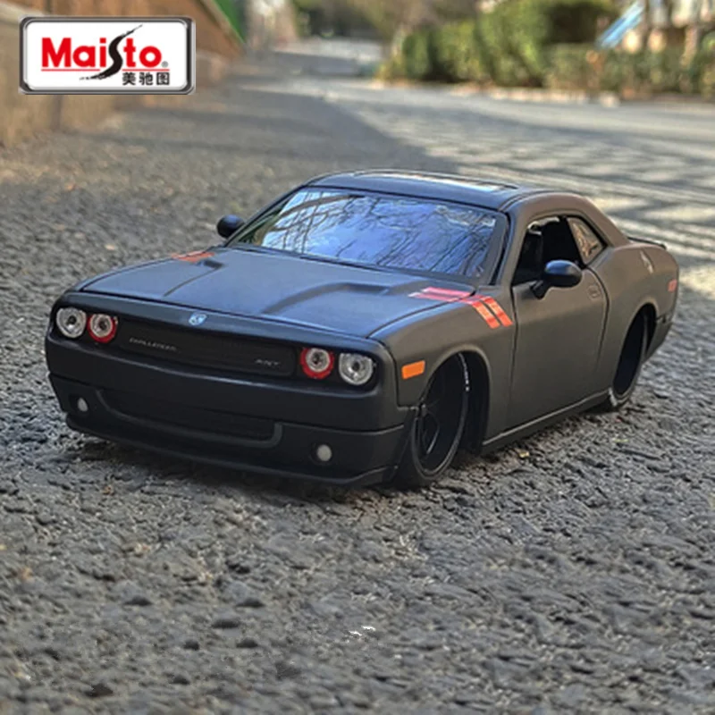 

Maisto 1:24 2008 Dodge Challenger Alloy Racing Car Model Diecasts Metal Sports Car Vehicles Model Simulation Childrens Toys Gift