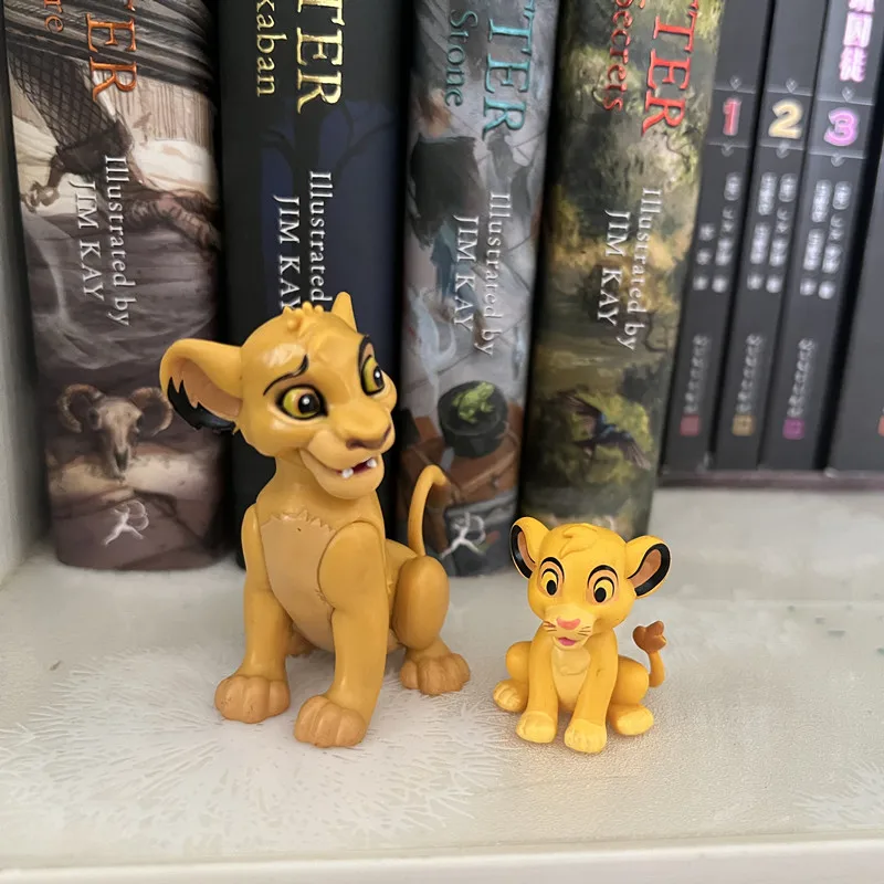 Disney-figuras de acción del Rey León para niños, muñecos de Simba de 3cm y 6,5 cm, modelo decorativo de colección, 2 unidades por lote