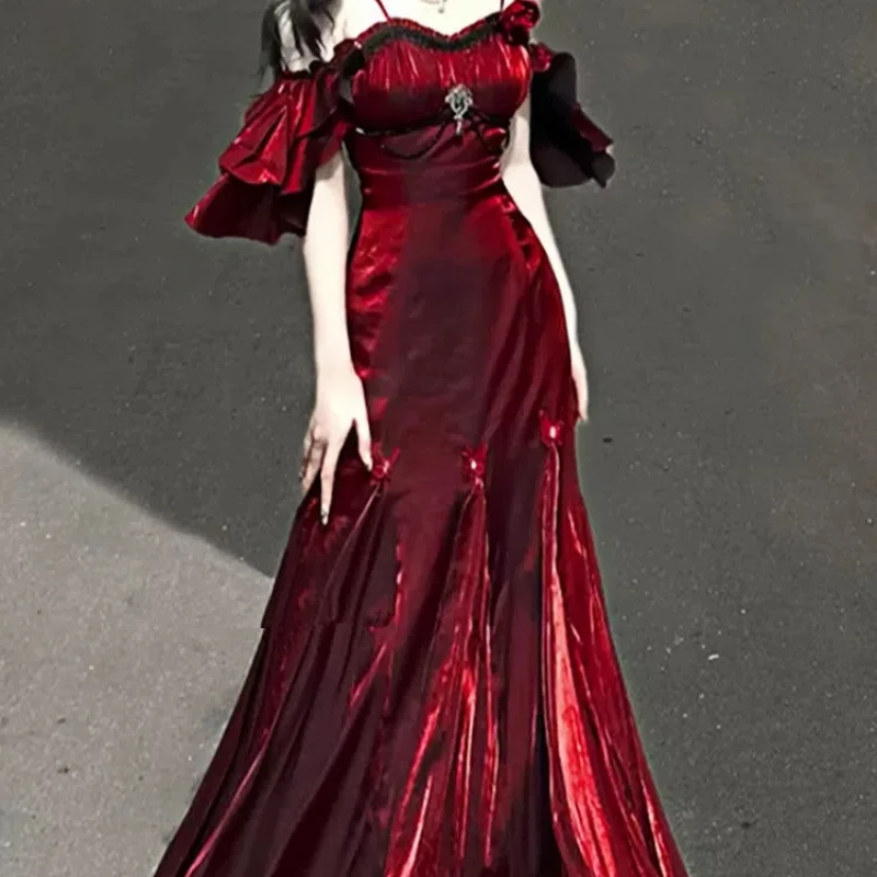 

Red Rose Lolita Mermaid - style Skirt: A Gorgeous Birthday Gown for the Royal Sister. This Lolita - style dress is an exquisite