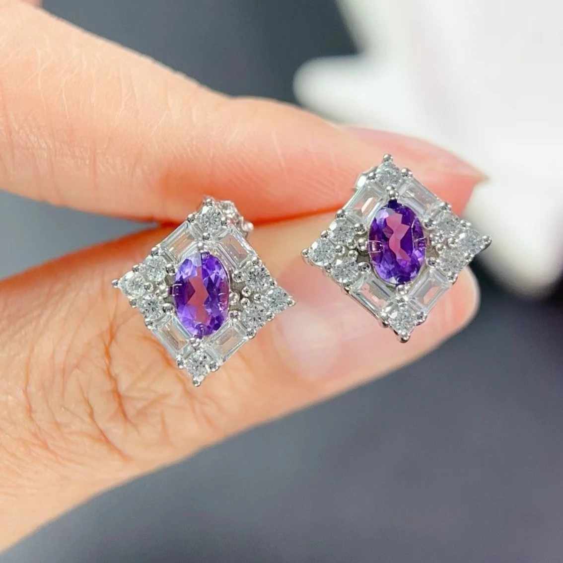 

Серебряные серьги 925 пробы с натуральным аметистом, 6x4 мм, с сертификатом, гипоаллергенные, из натурального аметиста
