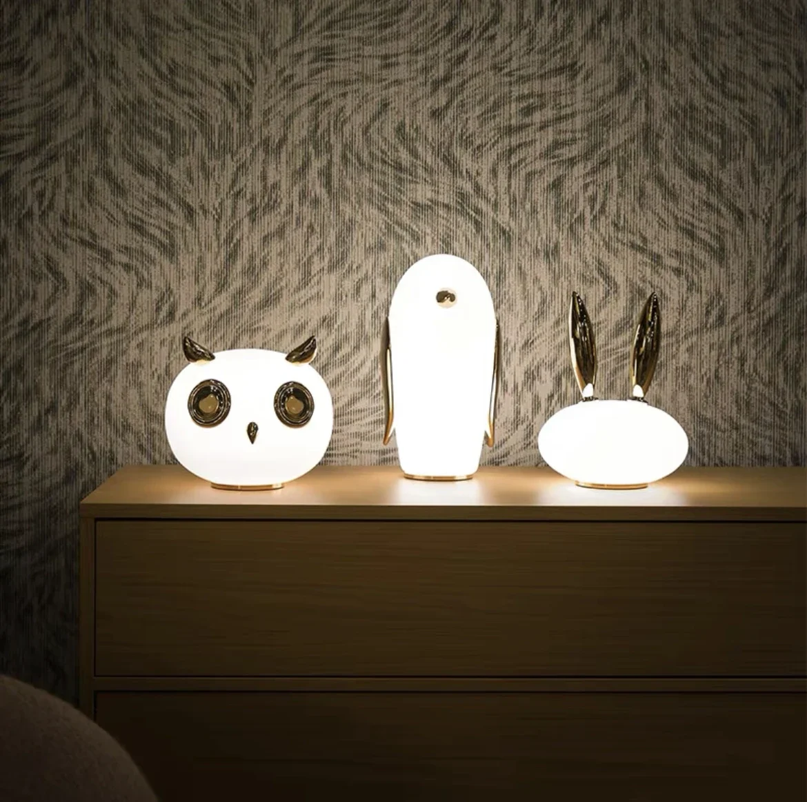 

Glass Post-modern Simple Creative Bedroom Animal Bedside Lamp Nordic Ins Girl Style Living Room Penguin Owl Rabbit Table Lamp