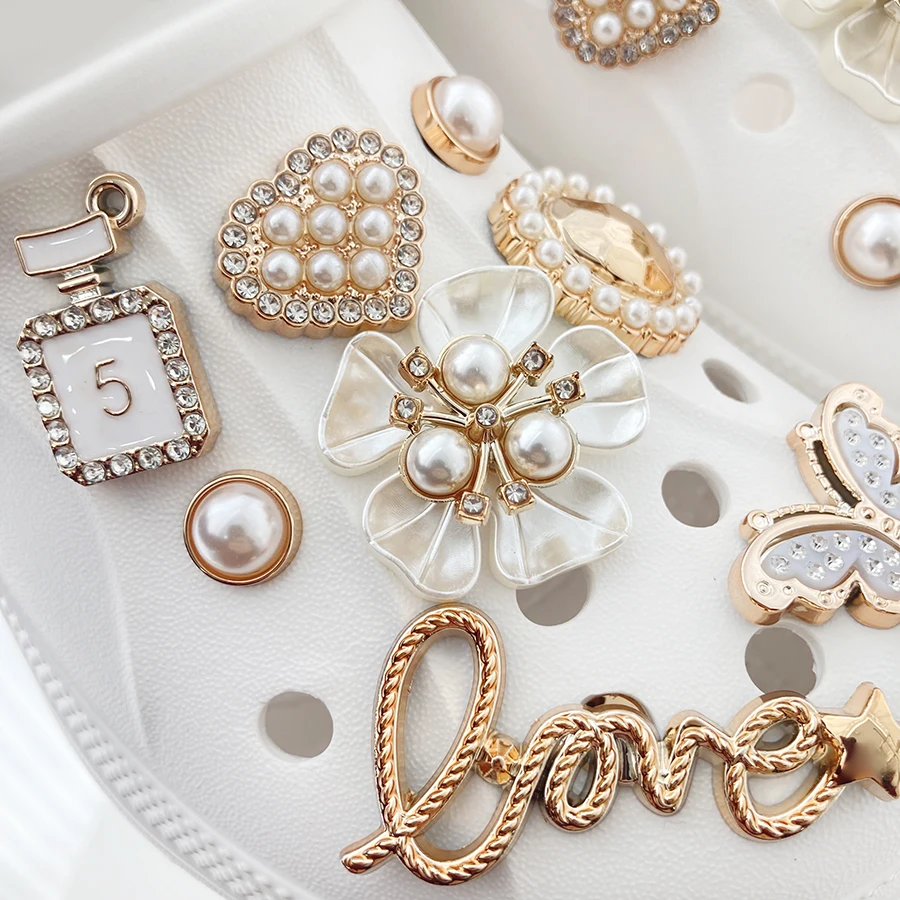 16 szt. Zawieszki do butów z motywem motyla, kwiatów i perfum, wykonane z ABS i perłami, odłączane, odpowiednie do Crocsów, chodaków, sandałów, idealne na prezent na imprezę.