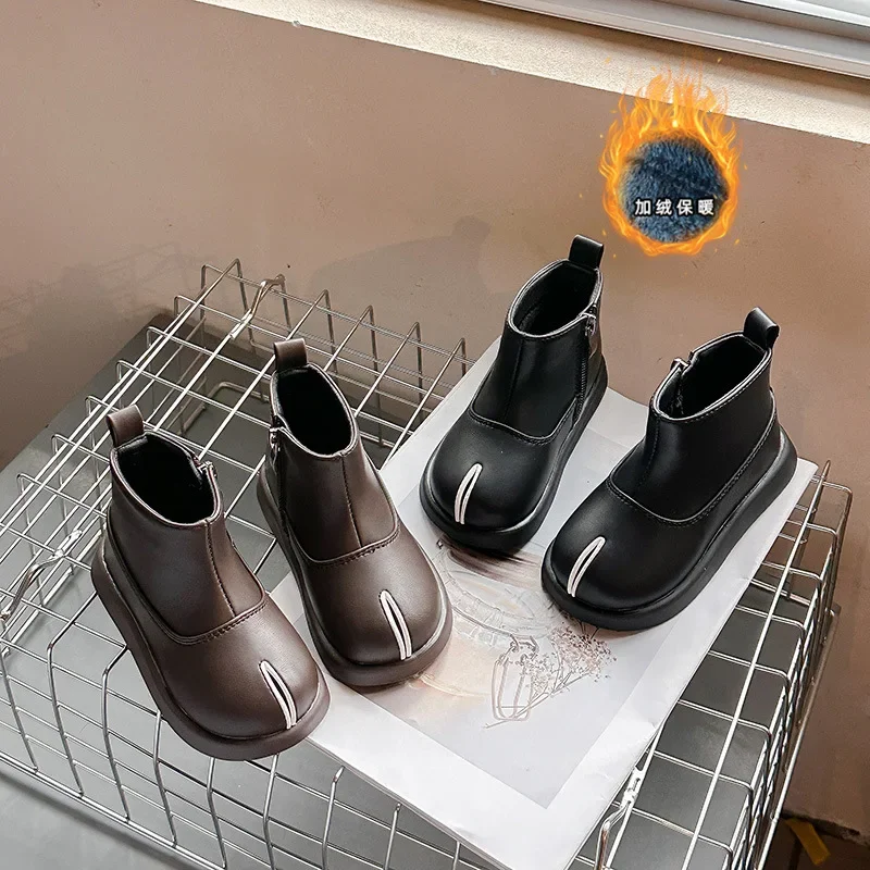 

Осень-зима 2023, новые детские короткие сапоги для девочек, модная корейская мягкая нескользящая повседневная универсальная теплая кожаная обувь