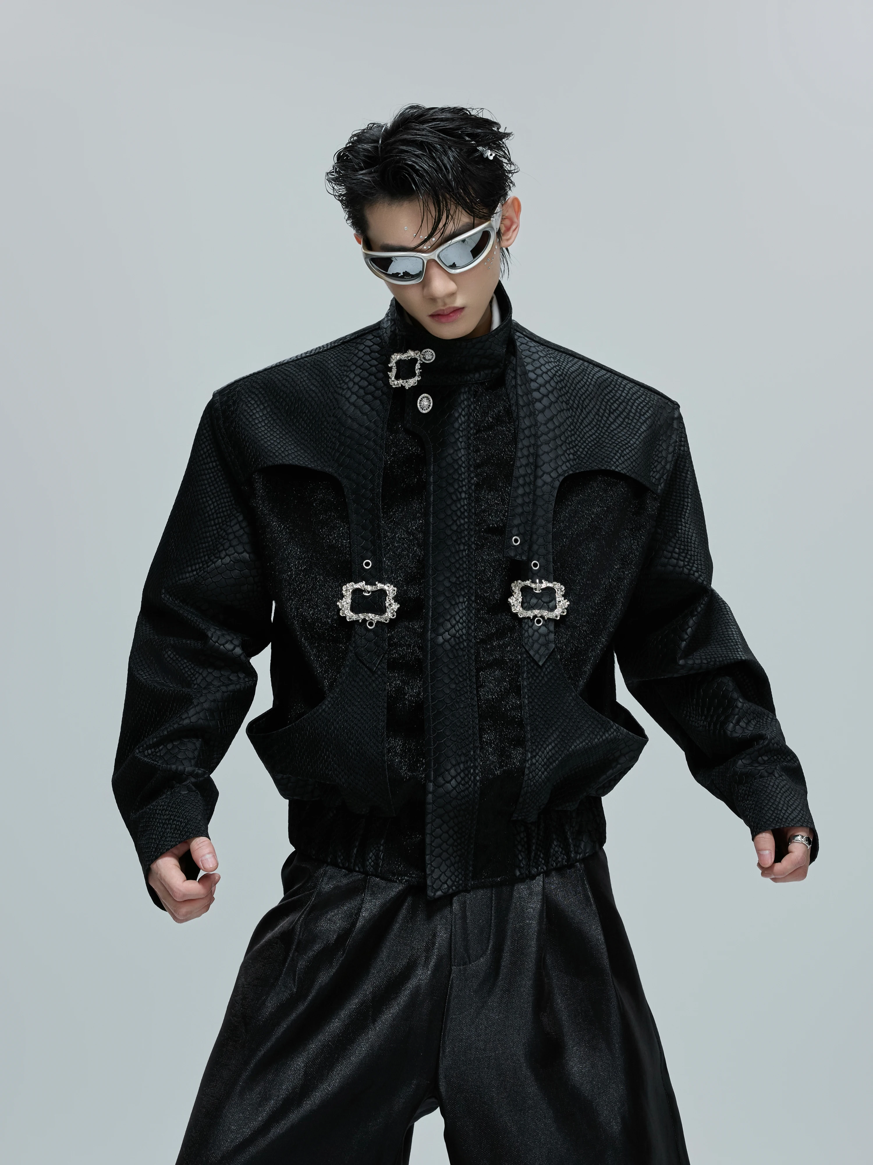 2025 جديد الرجال نمط التمساح الموازين سترة جلدية قصيرة حمراء الوقوف طوق الموهير الربط تصميم سترة سوداء #2