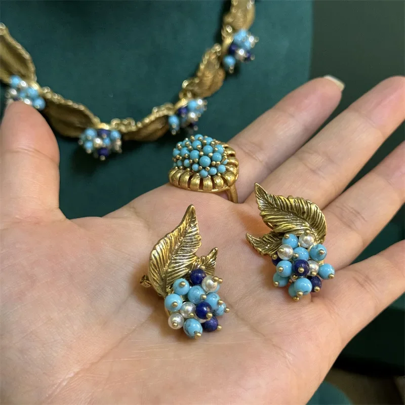 Bohemia Vintage Designer Gold Color Leaf Stud Earring Blue Rice Beads Inlaid Jewelry Gifts for Women Useful Accessoire Gothique