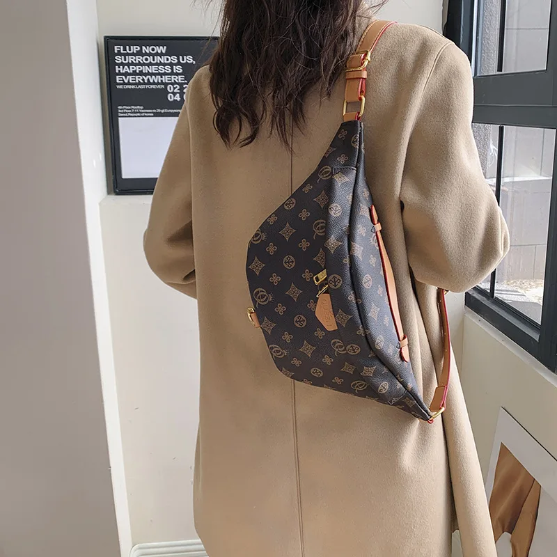 

2025 Новая высококачественная сумка для пельменей с принтом, нишевая дизайнерская сумка на плечо, классическая универсальная женская нагрудная сумка