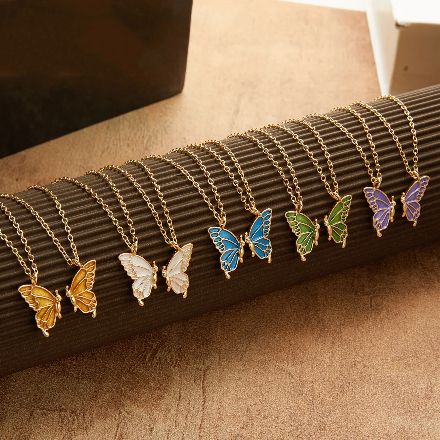 Schmetterling-Anhänger-Halskette – Leuchtende Schmetterlings Schmetterling-Anhänger-Halskette – Leuchtende Schmetterlings