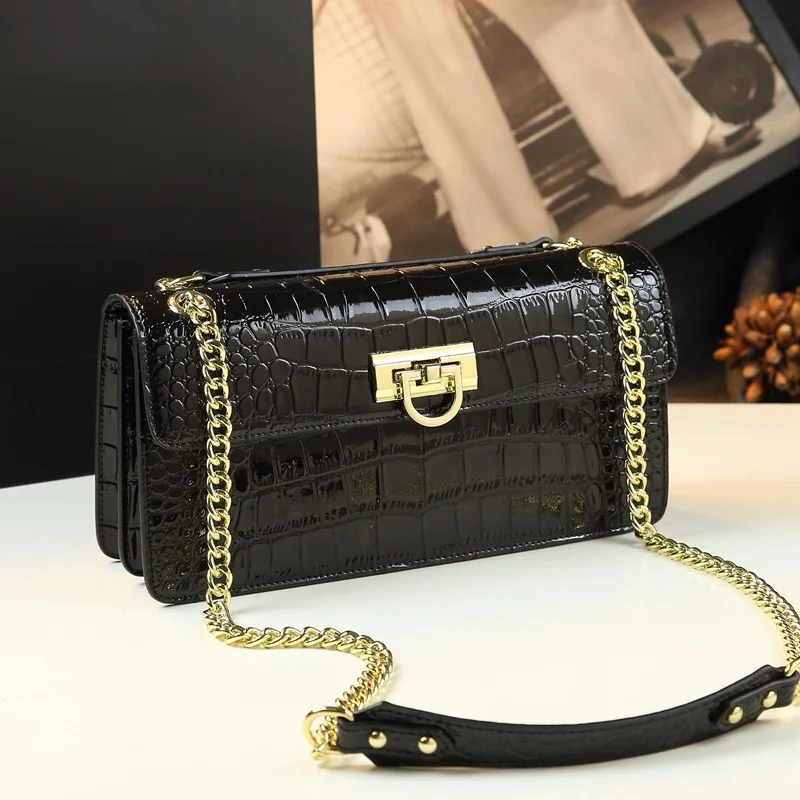 French-style niche women's bag with pattern, new underarm bag with a high-end feel, versatile chain baguette bag, cros