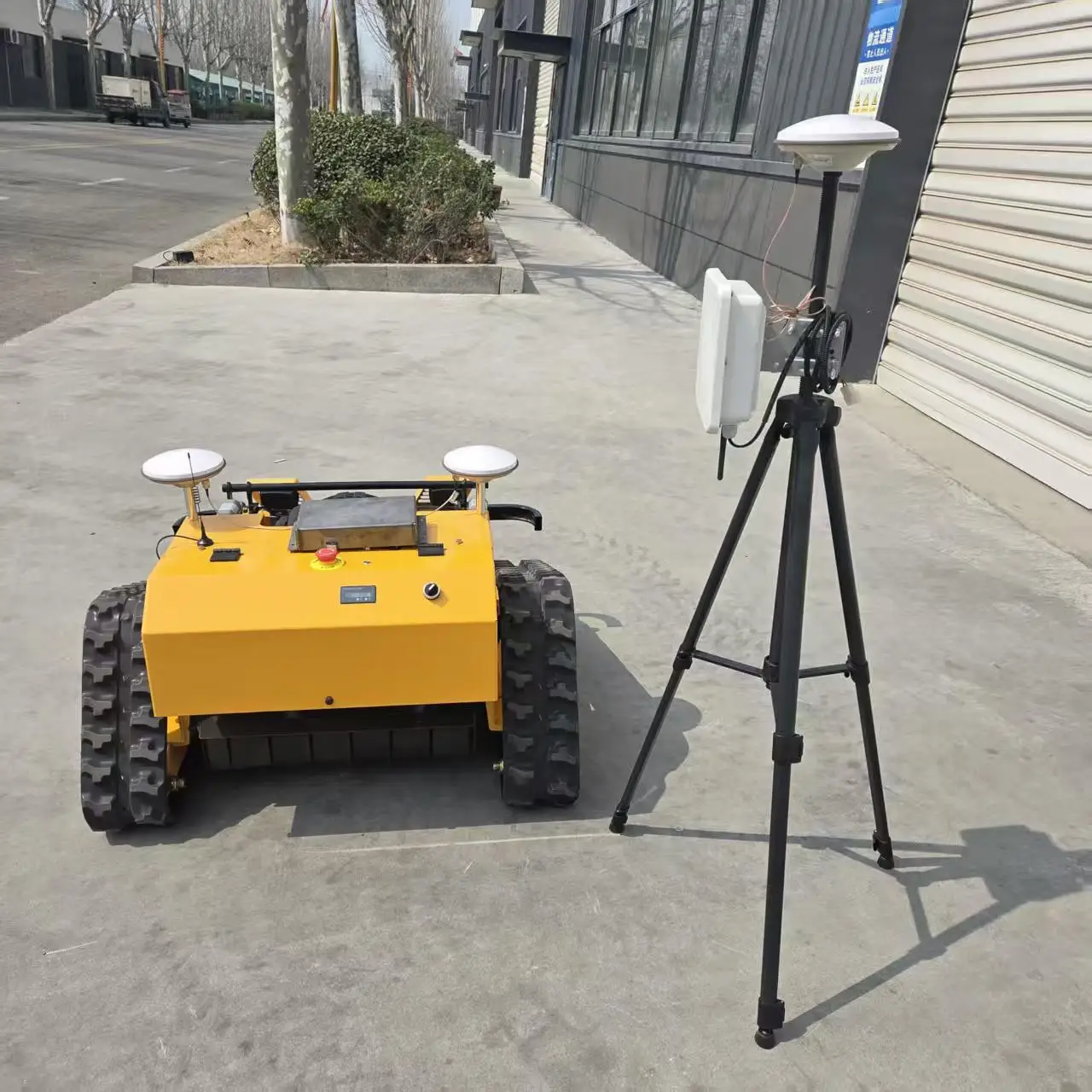 

500mm Remote Control Lawn Mower for Household Automatic Climbing Garden Weed Remover High Efficiency Snow Customized