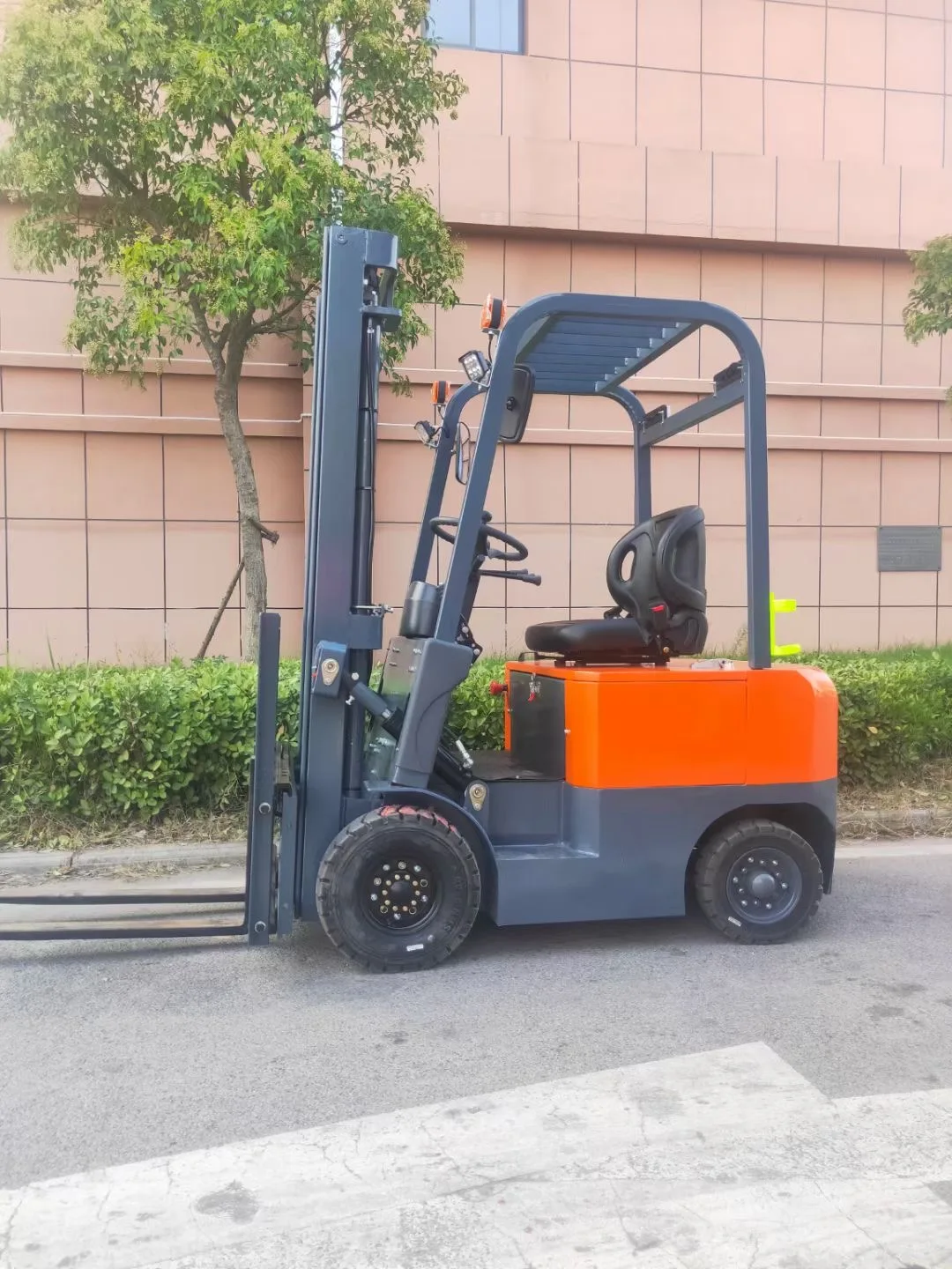 Electric forklift, LPG forklift 2 tons 1.8 tons 3 tons, triple full free column forklift