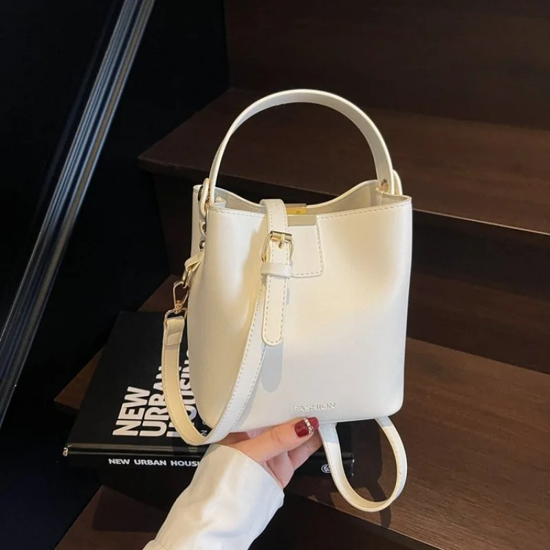 حقيبة كروس نسائية بوهيمية بكتف واحد وتصميم زهور وواسعة للارتداء اليومي